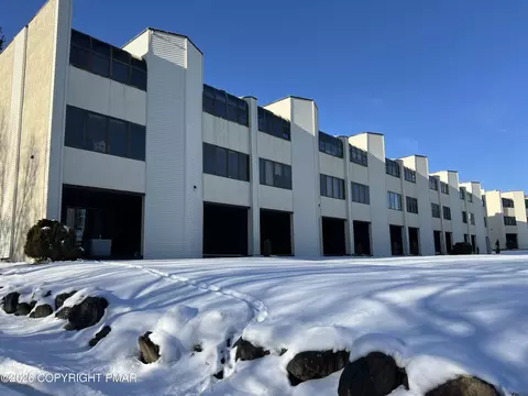 146 Foxfire Dr, Mount Pocono, PA 18344