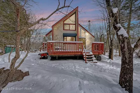 105 Bobcat Trl, Pocono Summit, PA 18346