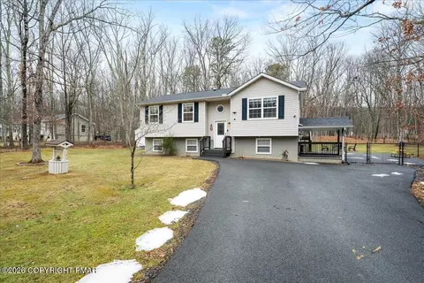 241 Squirrelwood Ct, Effort, PA 18330