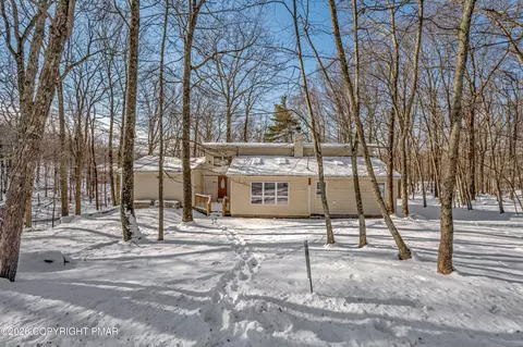 2110 Owl Pass Rd, Bushkill, PA 18324