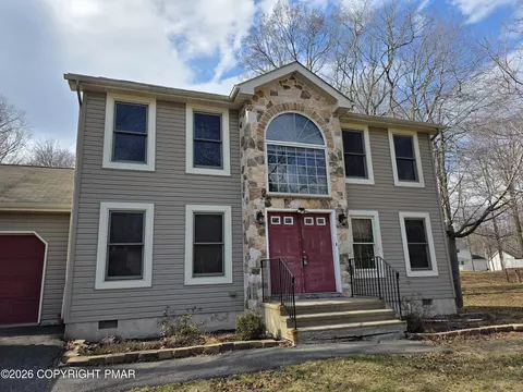 1528 Belgravia Dr, Tobyhanna, PA 18466