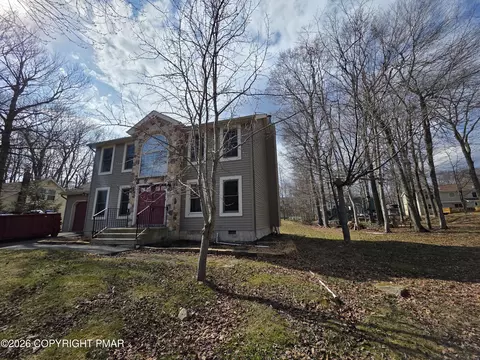 1528 Belgravia Dr, Tobyhanna, PA 18466