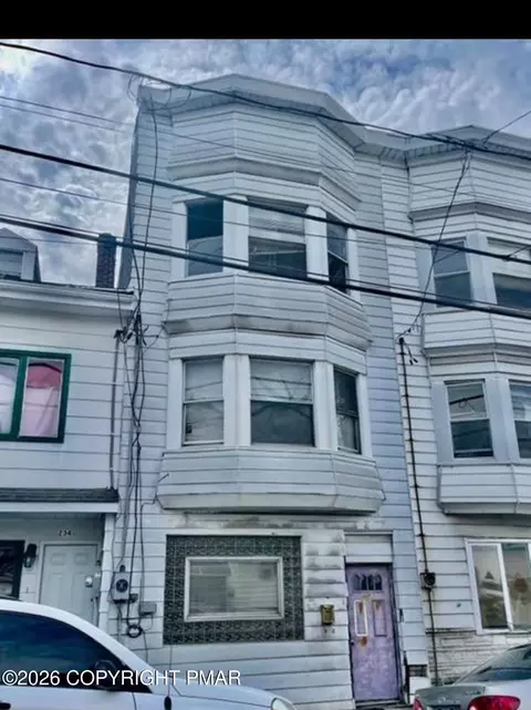 236 W Coal St, Shenandoah, PA 17976