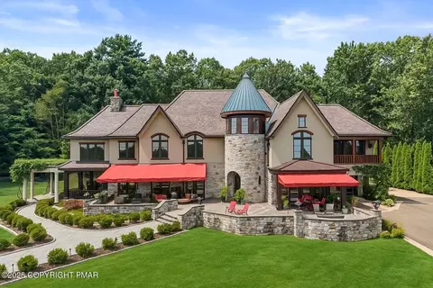 1212 Burger Hollow Rd, Effort, PA 18330