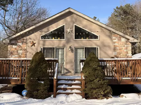 223 Petrarch Trl, Albrightsville, PA 18210