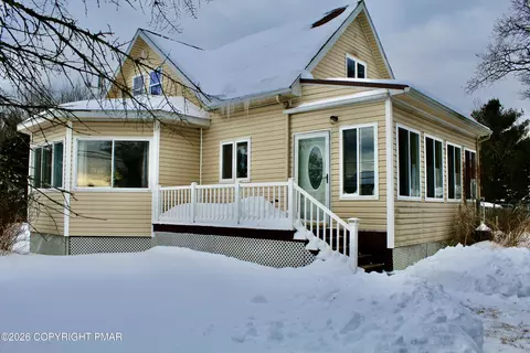 7639 Lake Shore Dr, Pocono Lake, PA 18347
