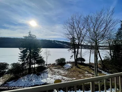 55 Midlake Dr, Lake Harmony, PA 18624