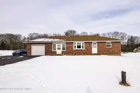 4010 Manor Dr, Stroudsburg, PA 18360