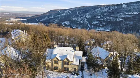 393 Vista Dr, Tannersville, PA 18372