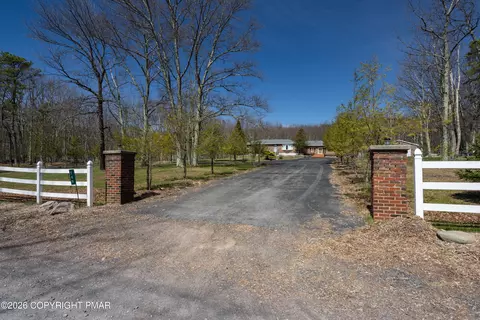 148 Sportsmans Trl, Stroudsburg, PA 18360