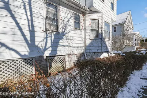 115 Hull Ave, Olyphant, PA 18447 photo 8