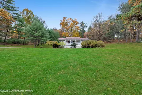 139 Johnny Bee Rd, Dingmans Ferry, PA 18328