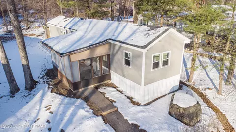 143 Bartion Ct, Bartonsville, PA 18321