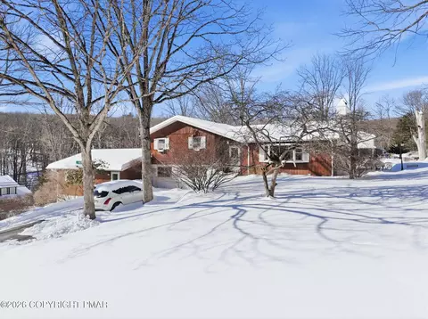 107 Applewood Dr, Swiftwater, PA 18370