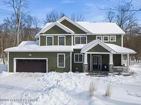 30 Hemlock Ct, Gouldsboro, PA 18424