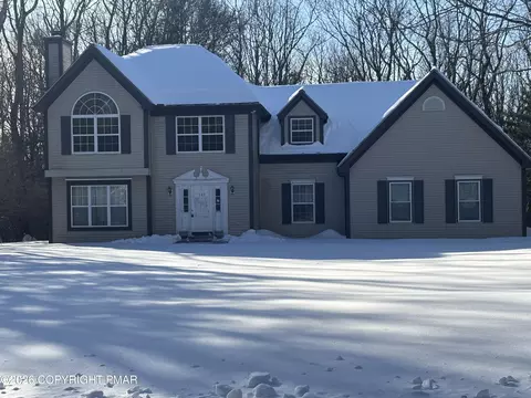142 Chatham Hill Rd, Stroudsburg, PA 18360