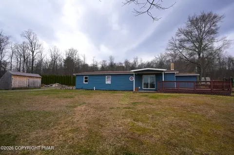 8600 Delong Dr, Slatington, PA 18080