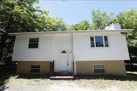 3076 Briarwood Dr, Tobyhanna, PA 18466