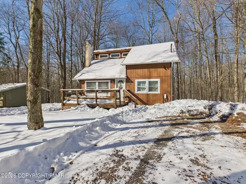 169 Minisink Dr, Pocono Lake, PA 18347