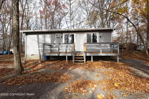 17 Hilltop Cir, East Stroudsburg, PA 18302