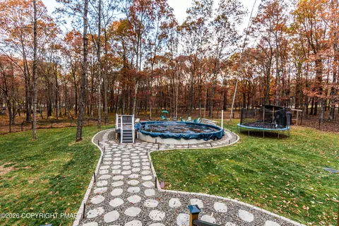 140 Alcott Ln, Effort, PA 18330