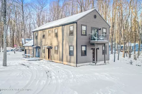 7813 Lake Shore Dr, Pocono Lake, PA 18347