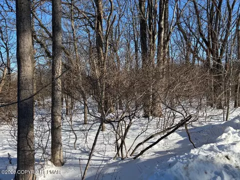 3025 N Delaware Dr, Mount Bethel, PA 18343