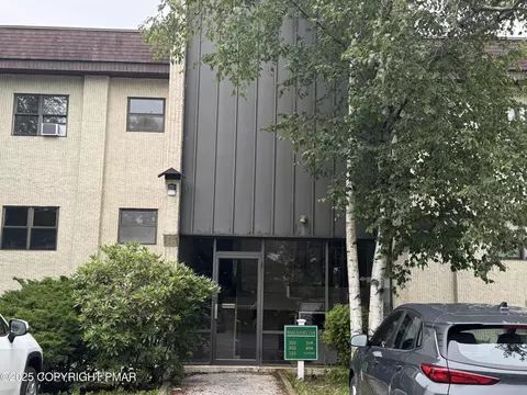 139 Foxfire Dr, Mount Pocono, PA 18344