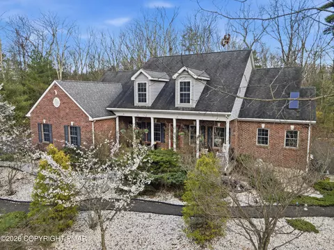 364 Joanne Ct, Bartonsville, PA 18321