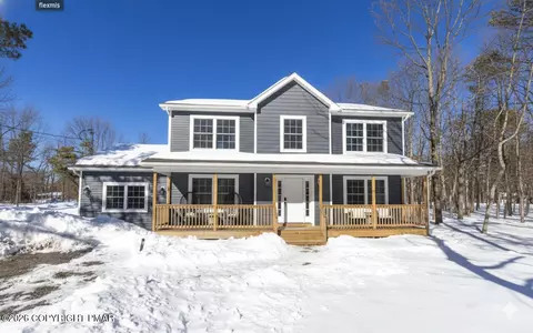 101 Sun Valley Dr, Blakeslee, PA 18610