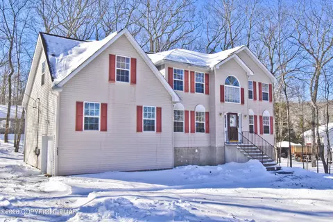 153 Totteridge Rd, Bushkill, PA 18324