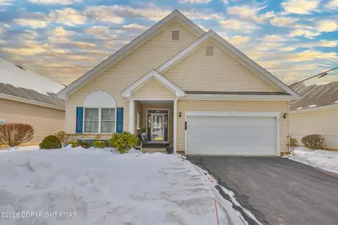 134 Glenmoor Cir S, Easton, PA 18045