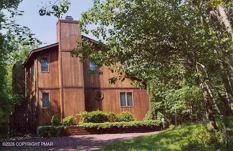 226 Clearview Dr, Long Pond, PA 18334