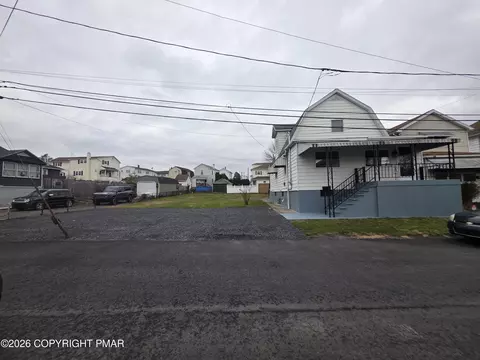 17 E Charles St, Plains, PA 18705