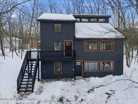 1160 Belaire Dr, East Stroudsburg, PA 18301