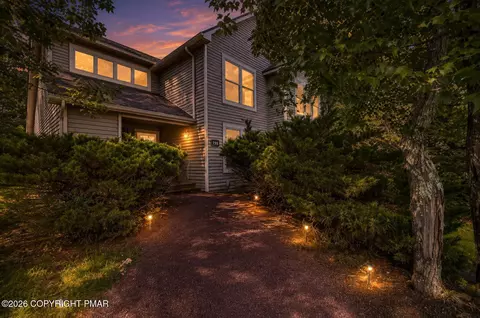 183 Hawthorne Ct, Tannersville, PA 18372
