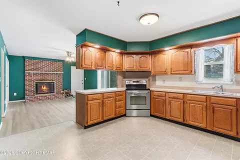 Kitchen - 3901 Post Dr, Bethlehem, PA 18017 photo 4 of 4