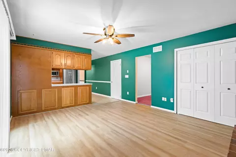 Living - 3901 Post Dr, Bethlehem, PA 18017 photo 6 of 8