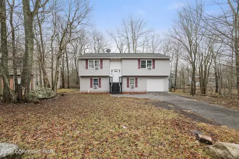8440 Bear Trail Dr, Tobyhanna, PA 18466