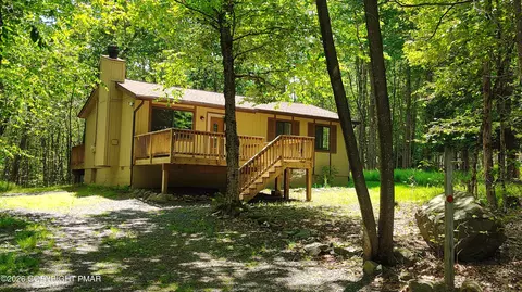 391 Berry Ln, Pocono Lake, PA 18347
