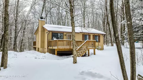 391 Berry Ln, Pocono Lake, PA 18347