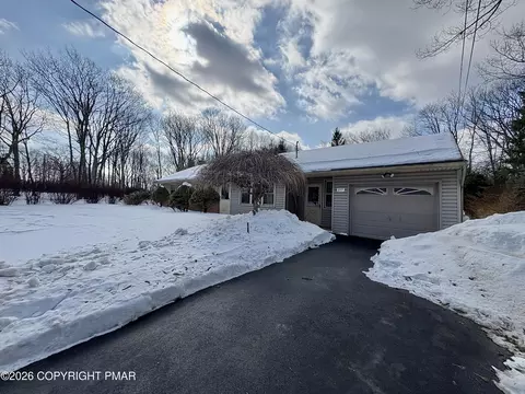 217 Winona Rd, Mount Pocono, PA 18344