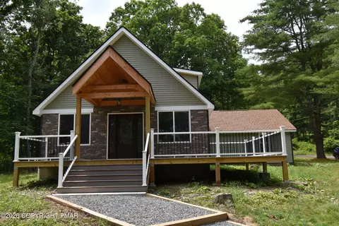 108 Stag Ct, Bushkill, PA 18324
