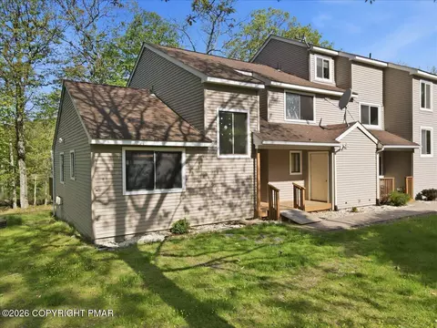 3301 Windermere Dr, Bushkill, PA 18324