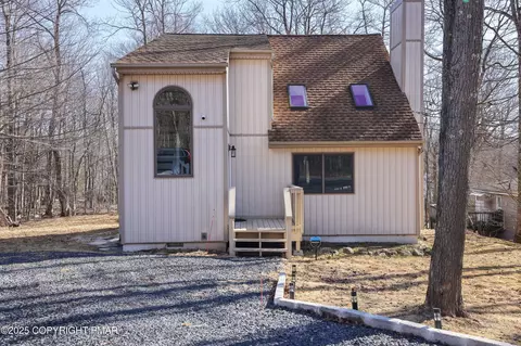 2103 Rosemont Dr, Tobyhanna, PA 18466