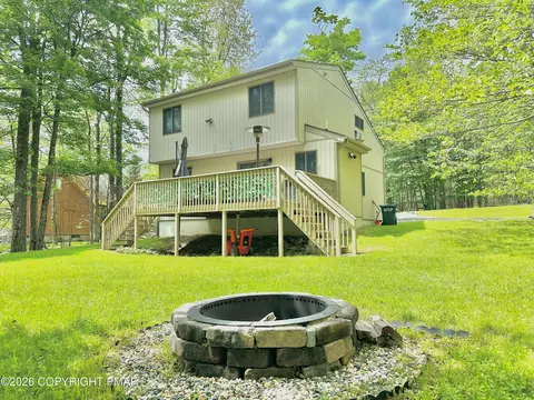 2103 Rosemont Dr, Tobyhanna, PA 18466