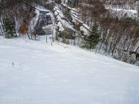 39 Slalom Way, Tannersville, PA 18372