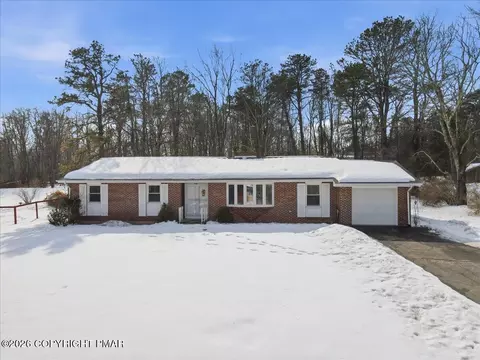 423 Oak St, Cresco, PA 18326