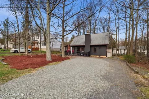 9205 Westwood Dr, Tobyhanna, PA 18466