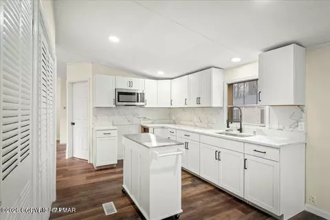 2549 Lynnwood Dr, East Stroudsburg, PA 18302